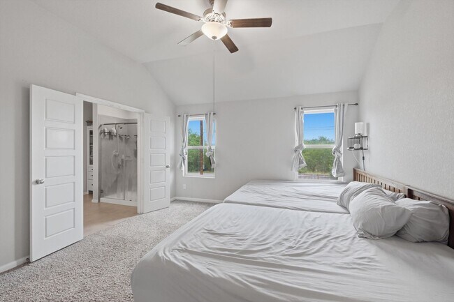 Building Photo - Bright & Airy Living Near Lackland AFB