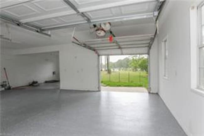 Building Photo - 4 BED/3 BATH LOCATED IN A WATERFRONT COMMU...