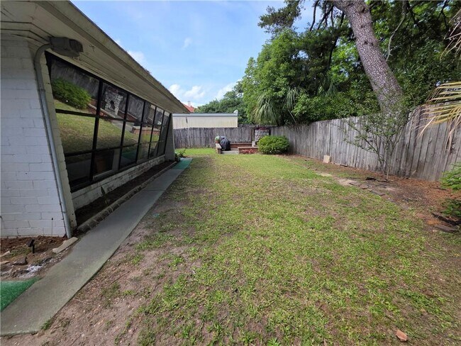Building Photo - 259 S Monterey St
