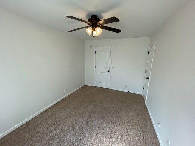 Building Photo - Well-Maintained 3 Bedroom, 2 Bath Home wit...