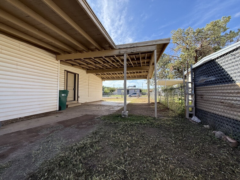 Building Photo - 123 E Apache St