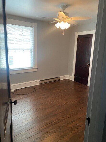 Building Photo - 104 S 4th St