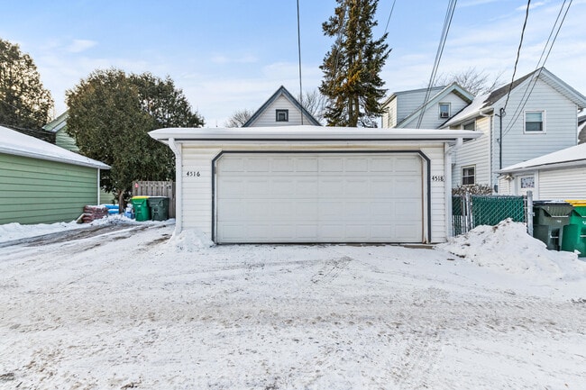 Building Photo - 4518 N Woodburn St