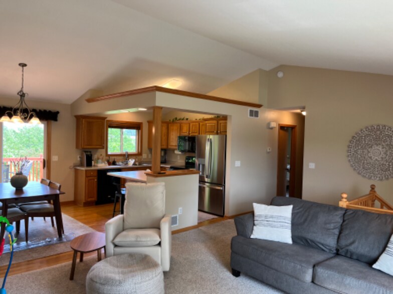 Building Photo - 2922 Kenosha Dr NW