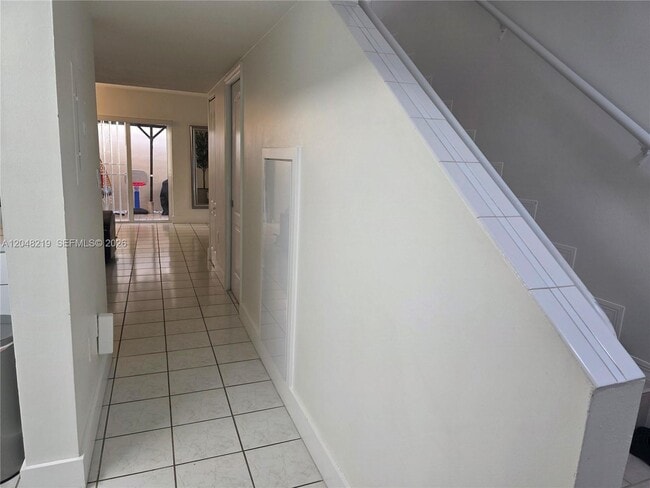 Building Photo - 523 W 68th St
