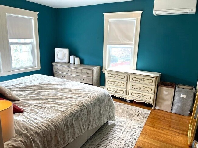 Building Photo - 5 Glenmont Rd