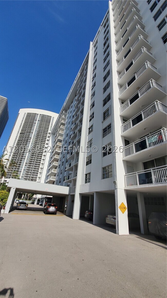 Building Photo - 1849 S Ocean Dr