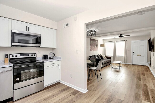 Building Photo - 6314 Old Pineville Rd