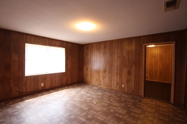 Building Photo - 1428 E Houston St