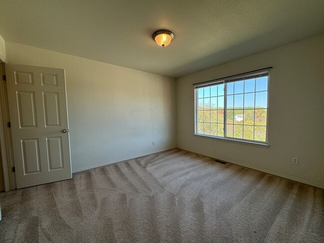 Building Photo - Spacious 3-Bedroom Duplex Located within Close Proximity to Fort Leonard Wood!