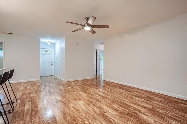 Building Photo - 507 Seminole Dr