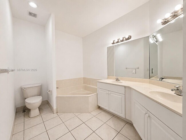 Building Photo - 12572 Shoreline Dr