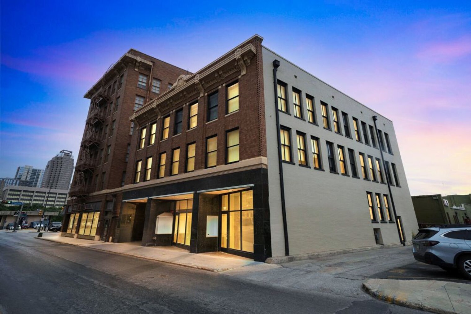 Building Photo - 505 E Travis St