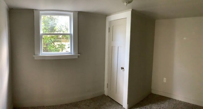 Building Photo - Large home/3bed 3 bath with bonus/office room just outside of PSNS and close to Bremerton Ferry