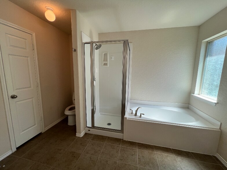 Building Photo - 500 Saddlehorn Way