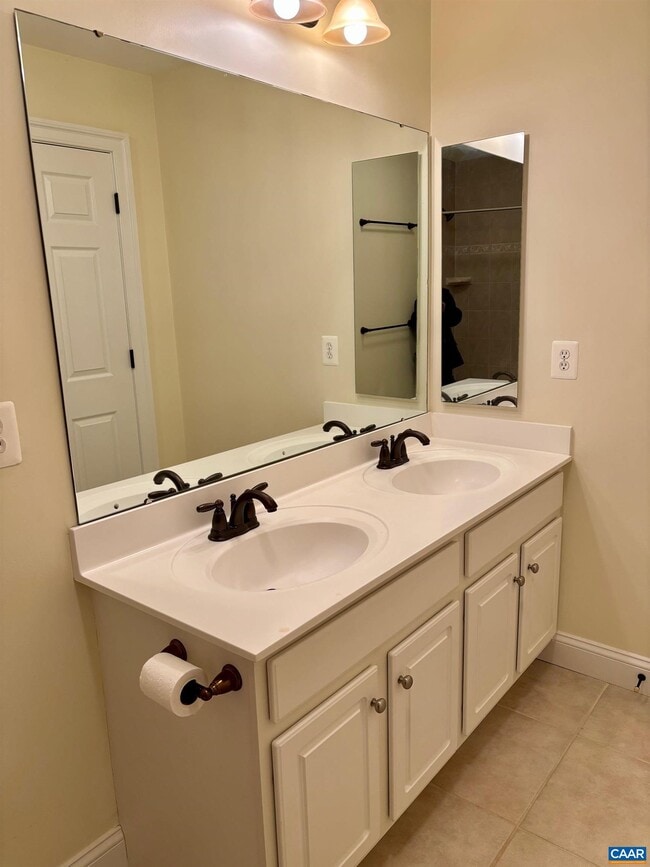 Building Photo - 643 Eight Woods Ln