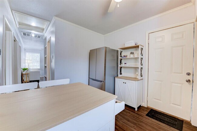 Building Photo - 1211 Cabell St