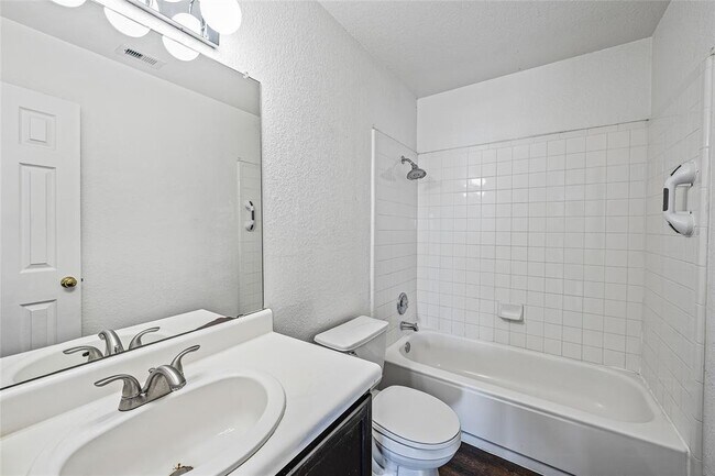 Building Photo - 709 Black Isle Dr