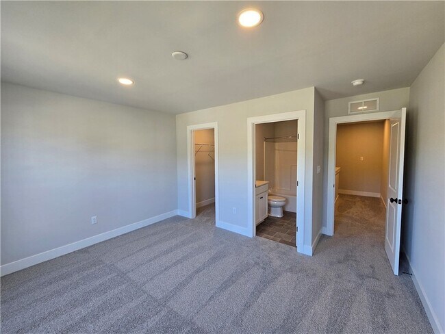 Building Photo - 903 Vaughn Ln