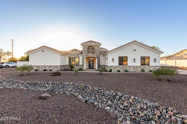 Building Photo - 2506 S 186th Dr