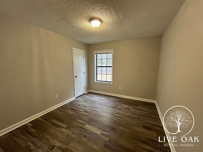 Building Photo - 904 Willowbrook Dr