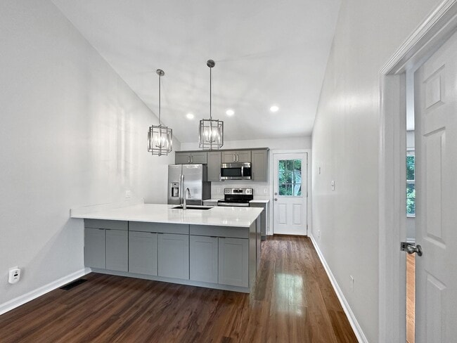 Building Photo - Fantastic 2BR / 2BA condo in prime West Kn...