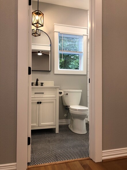 private bathroom - 1928 Harold St
