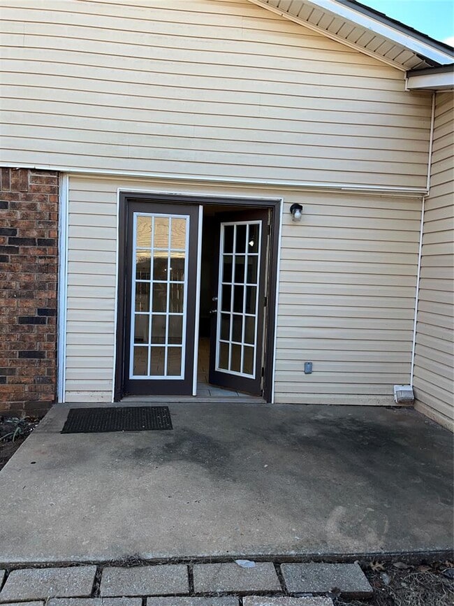 Building Photo - 121 Stonewood Dr