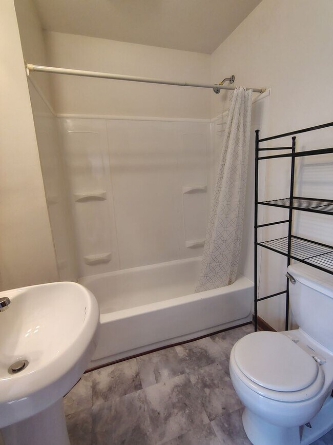 Building Photo - 1175 Mt Vernon Rd