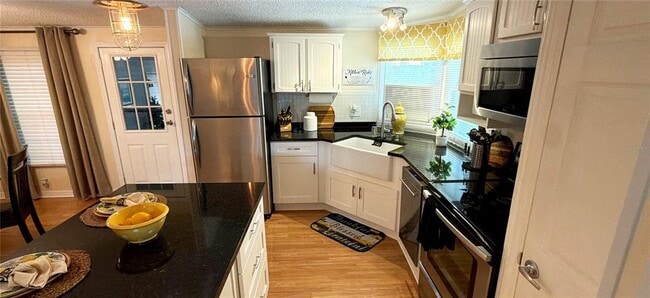 Building Photo - 161 Greenview Dr