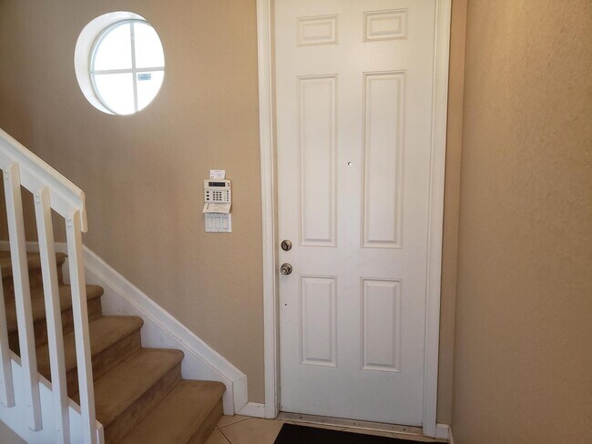 Building Photo - 3027 N Evergreen Cir