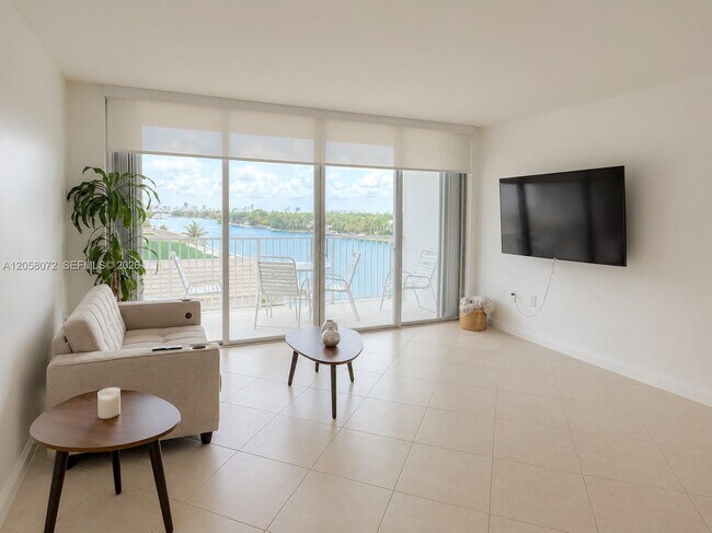 Building Photo - 5838 Collins Ave