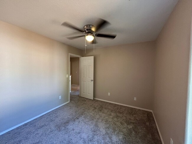 Building Photo - Gorgeous 4 Bed, 2.5 Bath House!