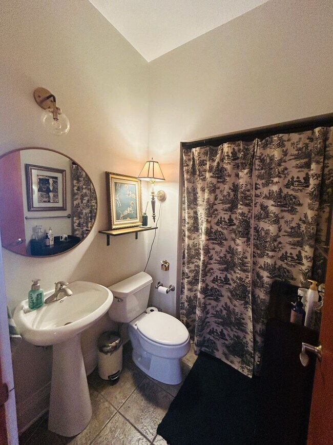 Building Photo - Madison Ave. Loft