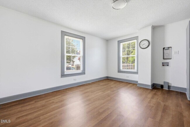 Building Photo - 204 E H St