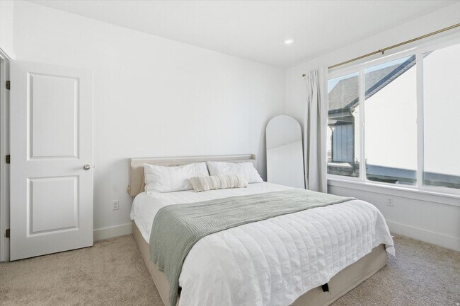 Building Photo - Single Family Rental in The Village at Fox Meadows | Mountain Views, Pool and Community Amenities