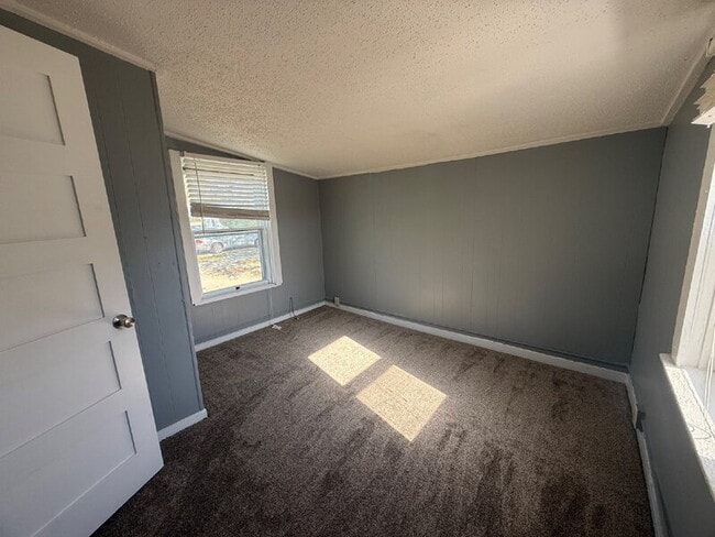 Building Photo - 1321 Army Post Rd