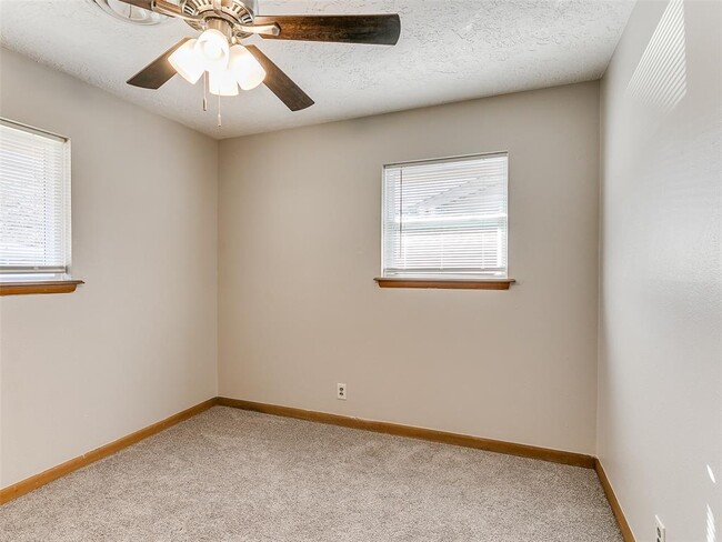 Building Photo - 214 Thompson Dr