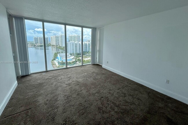 Building Photo - 3370 Hidden Bay Dr