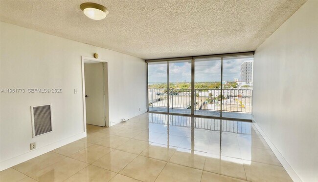 Building Photo - 7601 E Treasure Dr