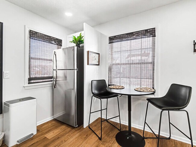 Building Photo - 5252 W 45th St