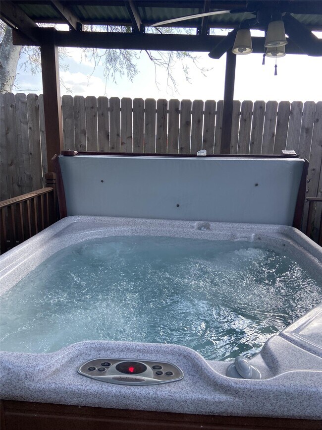 Building Photo - 11331 Oakcenter Dr