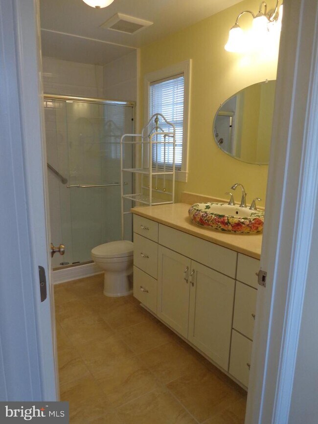 Building Photo - 5590 Old Farm Ln