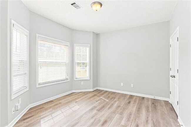 Building Photo - 8641 Thomas Ln