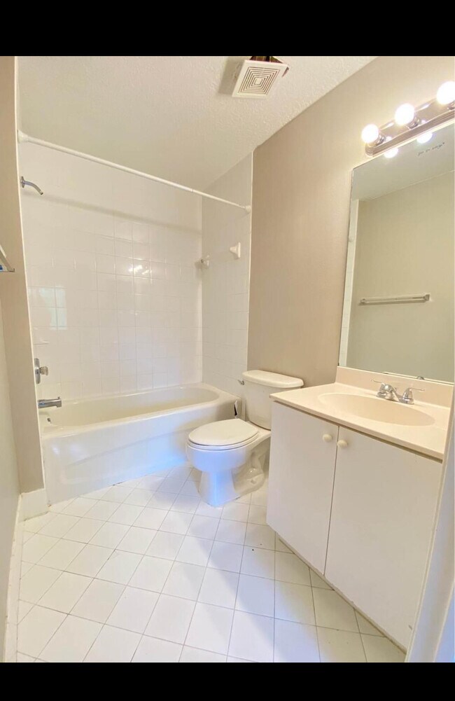 Building Photo - 3496 Briar Bay Blvd