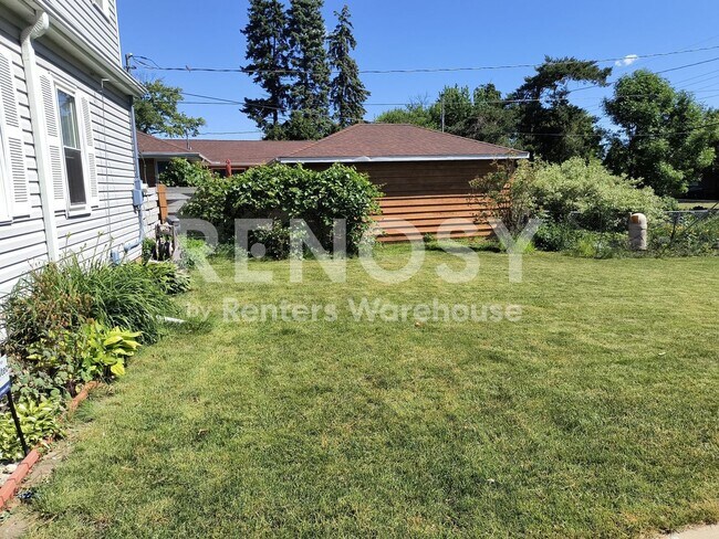 Building Photo - 6233 3rd Ave S