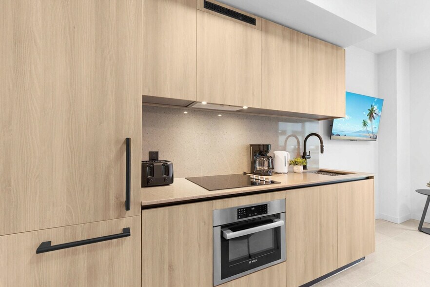 Building Photo - 501 NE 1st Ave