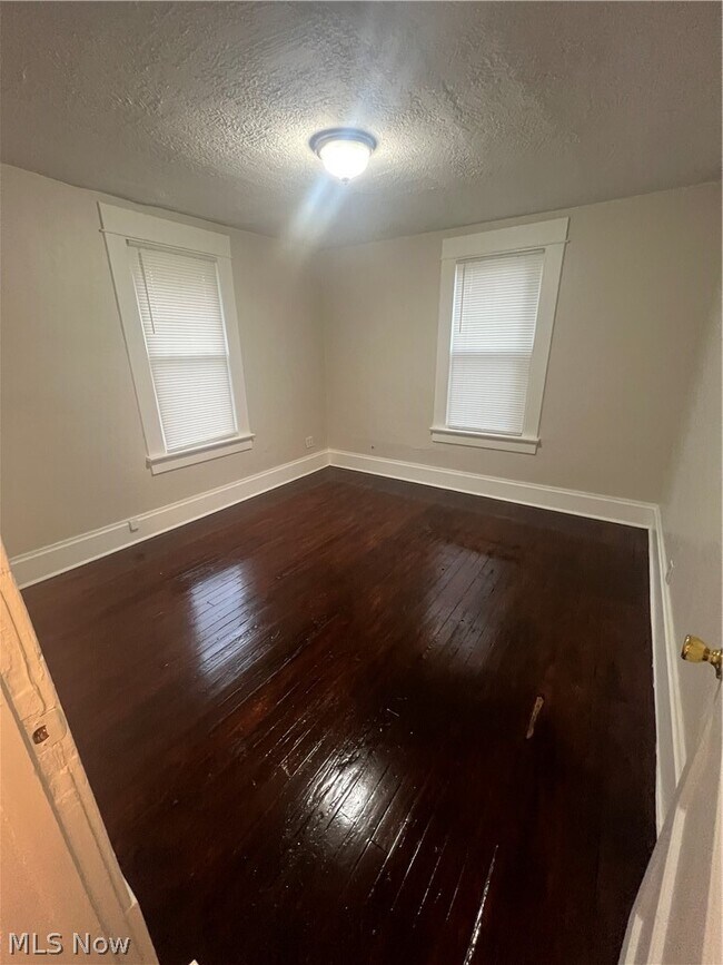 Building Photo - 716 Grace Ave