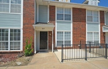 Building Photo - 2 Bed 1.5 Bath Townhome Warr Acres/Bethany