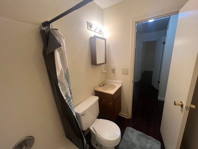 Building Photo - 2/1 Duplex in Northport